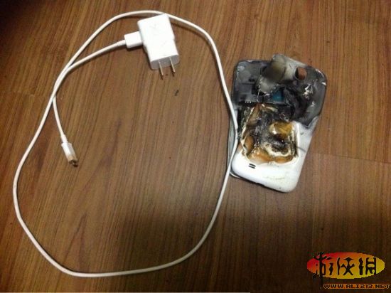 手机玩游戏爆炸_手机玩游戏会爆炸吗_打手机游戏手机爆炸了