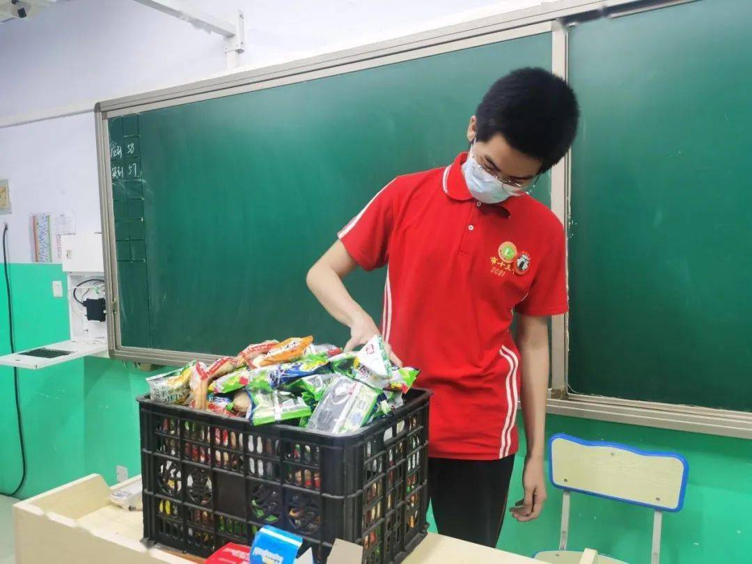 高一学生玩手机_高一学生怎么打手机游戏_高一打手机游戏学生会怎么样