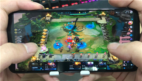 手机打什么游戏_对着手机打游戏好吗_打手机好游戏的软件