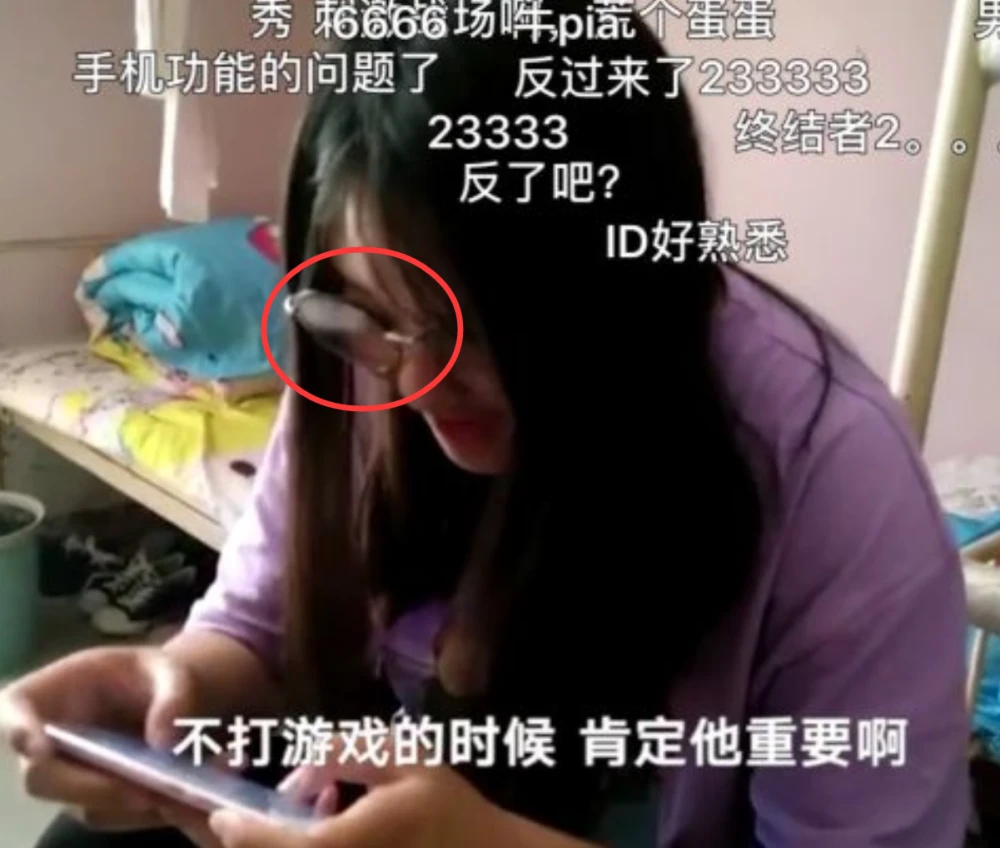 疯狂手机打游戏_疯狂打游戏的表情图_疯狂玩游戏
