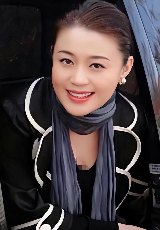 被告男孩拿玩手机游戏犯法吗_被告男孩拿玩手机游戏怎么处理_9岁男孩拿手机玩游戏被告