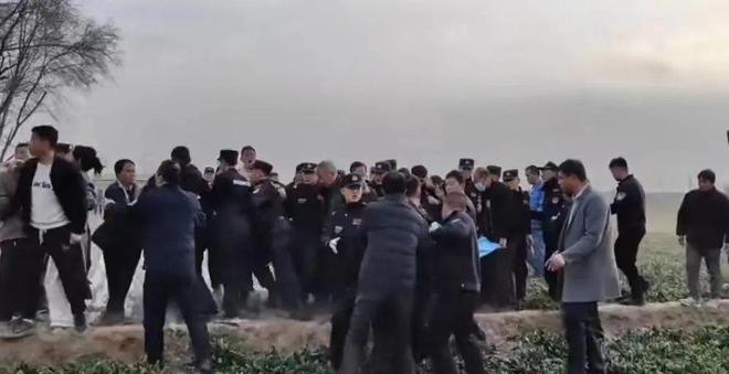 小光寻找兰斯动漫_小光寻找甲虫侠_寻找小光