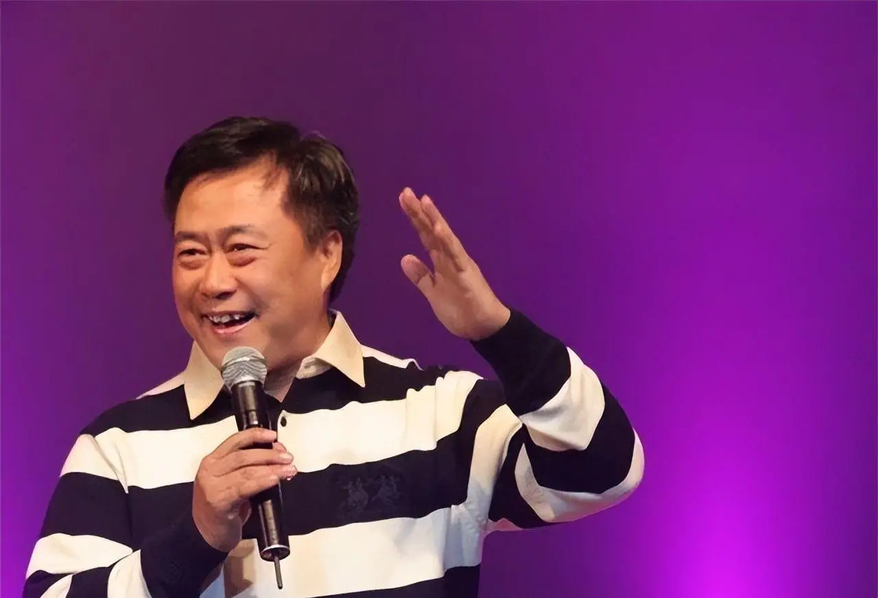 碎摔打手机游戏会怎么样_打游戏把手机都摔碎_打碎屏幕的游戏