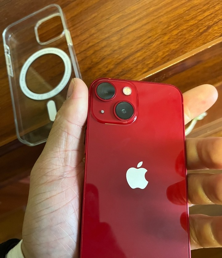 耳机孔有一节插不进去_iphone13有耳机孔吗_耳机孔有杂音滋滋怎么办