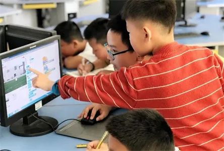 手机游戏影响学生_被手机游戏耽误的小孩子_手机游戏对孩子的危害实例