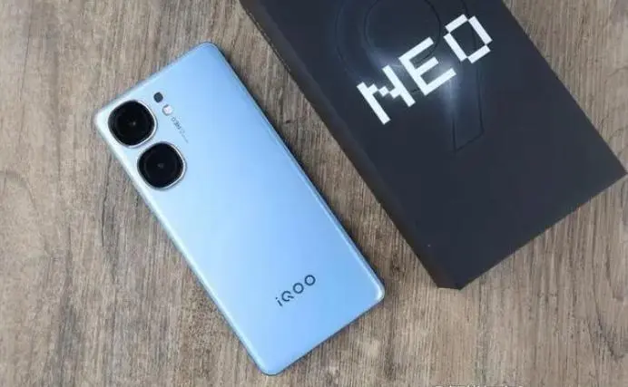 iqoo8玩游戏手机发热_iqoo8打游戏发热_iqooz1玩游戏发烧烫人