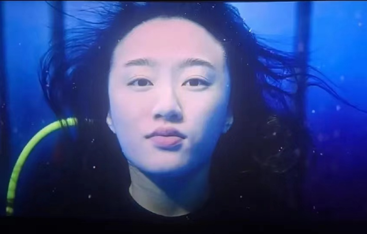《她》电影完整版观看-她：挑战传统爱情认知的电影，带你感受孤