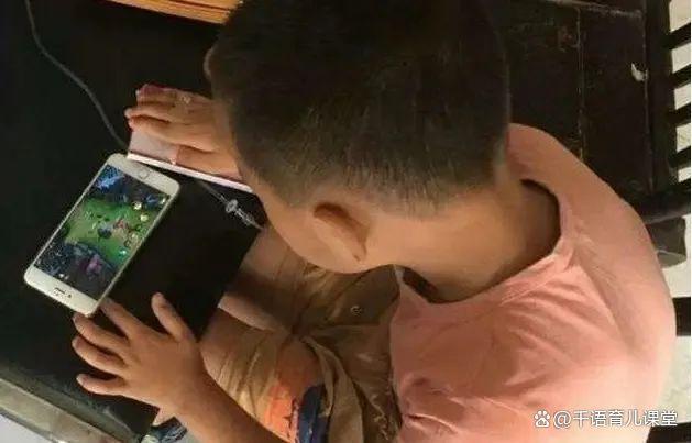 初中时玩的手机游戏_初中生适当地玩手机游戏_初中生爱玩的手机游戏