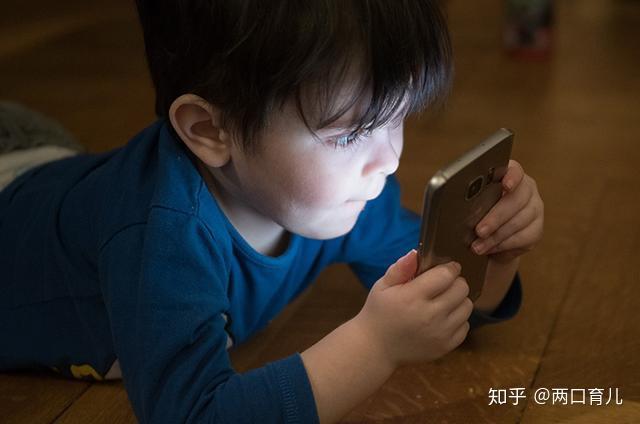 初中生沉迷于手机游戏怎么办_初中生沉迷游戏是什么原因_初中生沉迷手机游戏太久了