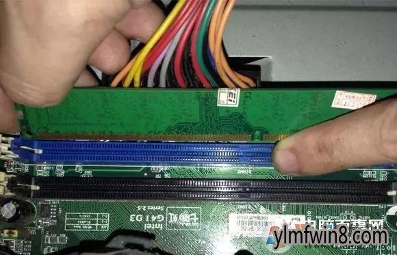 主机闪烁电脑打不开机_主机闪灯无法开机_电脑主机灯闪烁开不了机怎么办