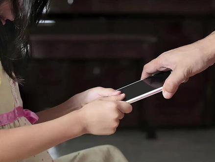 女生用游戏手机_女孩子玩手机游戏_12岁女生玩手机游戏视频