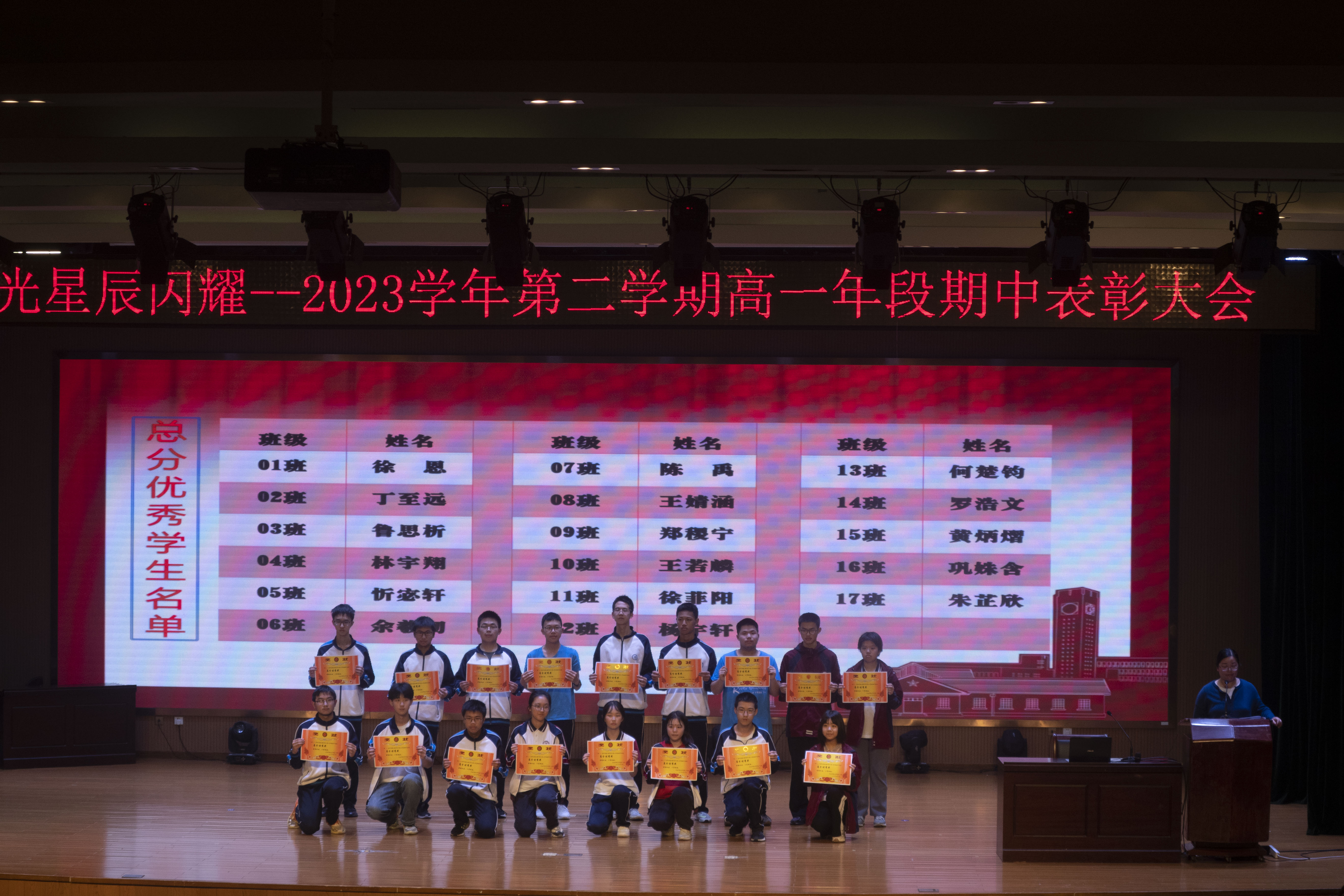 儿子上高一了玩手机游戏_上高一的儿子爱玩手机气死人_高中儿子玩游戏怎么办