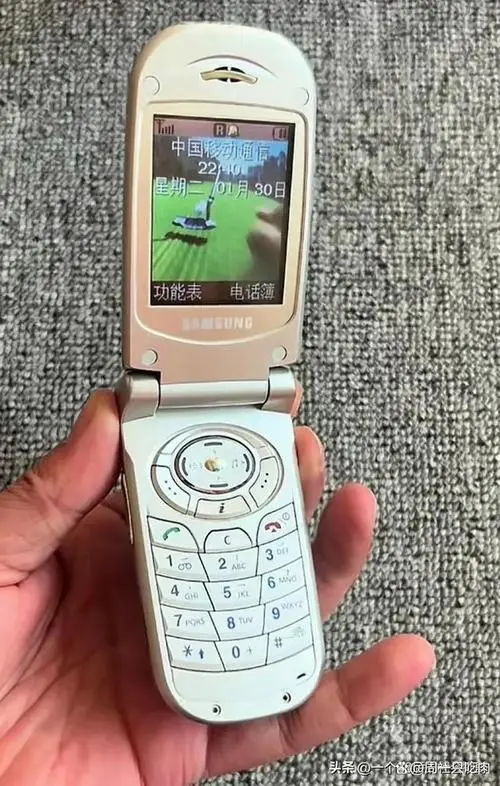 旧翻盖手机游戏有哪些_翻盖手机旧游戏_老式翻盖手机小游戏