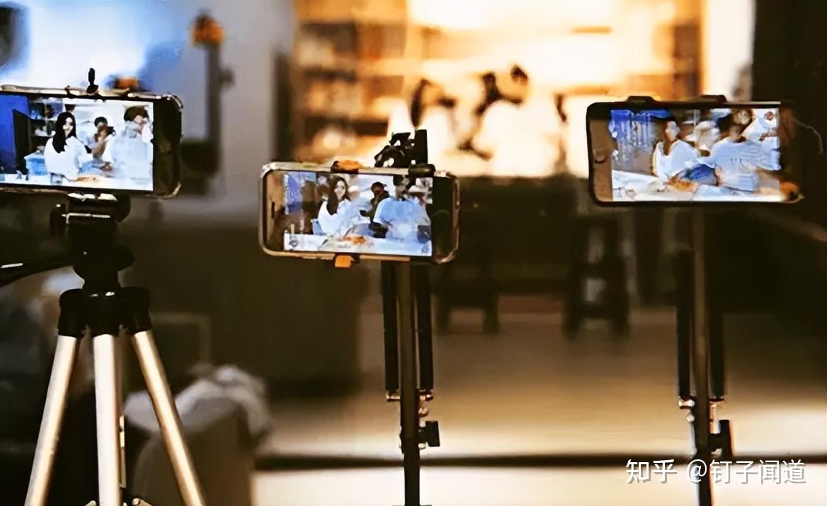 边看主播边玩游戏手机好吗_主播玩手机好看游戏有哪些_主播玩手游都用什么手机
