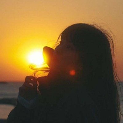30岁女头像简单大方_头像大方简单女生_头像大方简单女动漫