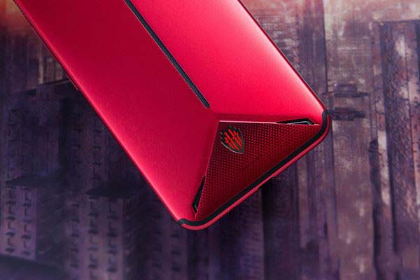 手机吃鸡游戏配置推荐_吃鸡配置最高的游戏手机_手机吃鸡类游戏