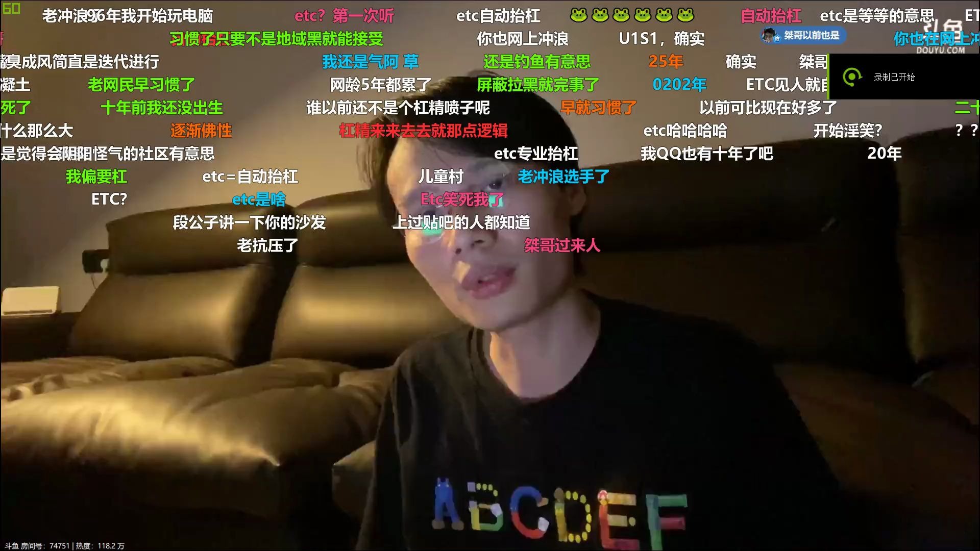 斗鱼超级小桀玩的什么游戏_斗鱼超级小桀_超级小桀是斗鱼股东吗