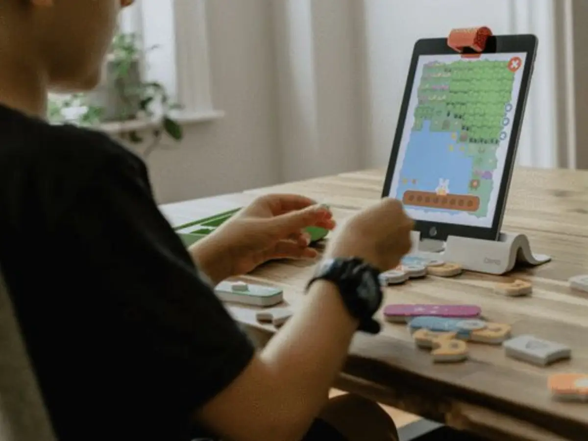 初三女生沉迷手机_初三女生玩手机游戏怎么办_初中女生玩手机谈恋爱