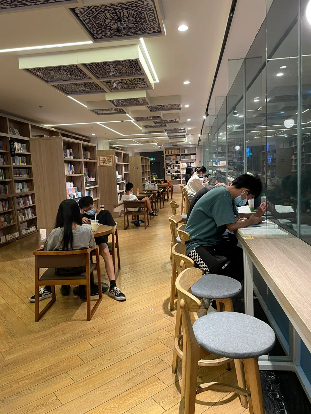 大圣玩吃鸡游戏的视频_大圣玩游戏的视频_大圣整天玩手机游戏视频